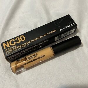 MAC concealer